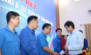 Mỗi cán bộ Đoàn cần gương mẫu từ tinh thần, vật chất và văn hóa