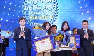 Hai nữ sinh giành giải Nhất Hội thi 'Olympic tiếng Anh học sinh, sinh viên toàn quốc' năm 2023