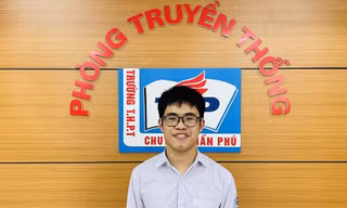 Thí sinh Vũ Bùi Đình Tùng đến từ TP. Hải Phòng giành giải nhất Cuộc thi tìm hiểu lịch sử, văn hóa dân tộc “Tự hào Việt Nam” lần thứ IV.