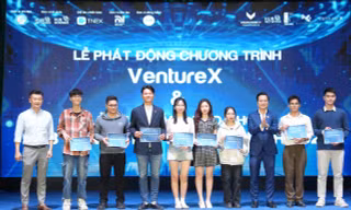 Bạn trẻ cà phê với chuyên gia, học khởi nghiệp