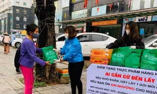 Những món quà được tuổi trẻ Thủ đô trao tận tay cho người dân