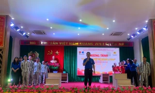 Đoàn viên, thanh niên Thủ đô giao lưu văn nghệ với các phạm nhân đang cải tạo tại TRại giam Suối Hai, Ba Vì, Hà Nội.