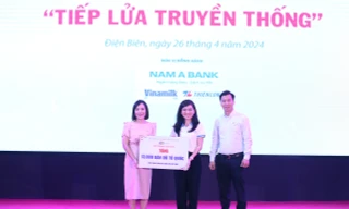 Trao tặng 13.000 bản đồ Tổ quốc cho các trường học trên cả nước