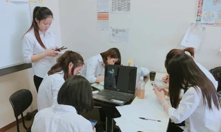 Du học sinh Việt Nam học tập tại Nhật. Ảnh: NVCC