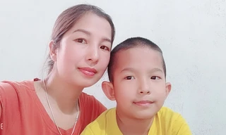 Cậu bé Nguyễn Hoàng Quân và mẹ là chị Trương Thị Hồng Nhung đang có những việc làm, hành động đẹp đồng hành, hỗ trợ các khu cách ly tập trung ở Hà Tĩnh.