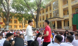 Học sinh trường THPT Yên Lạc số 2 – Vĩnh Phúc tại buổi hướng nghiệp