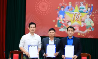 Trao quà cho 8.000 công nhân, người lao động trẻ khó khăn