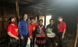 Những món quà thiết yếu được các bạn trẻ mang đến tận tay cho đồng bào dân tộc ở Xín Mần, Hà GIang trong mùa dịch COVID -19