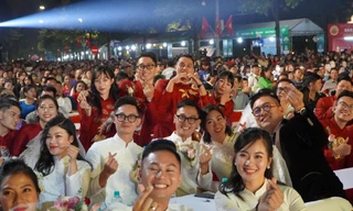 Hàng ngàn khán giả Thủ đô chúc phúc 18 cặp đôi trong đám cưới tập thể 