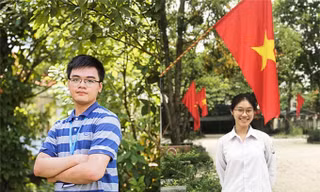 Hai thí sinh xuất sắc nhất Hội Olympic tiếng Anh học sinh, sinh viên toàn quốc lần thứ III, Cao Tuấn Nghĩa (trái) và Phạm Thị Mỹ Duyên (phải)