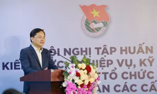 Anh Nguyễn Anh Tuấn, Ủy viên T.Ư Đảng, Bí thư thứ nhất T.Ư Đoàn phát biểu khai mạc lớp bồi dưỡng kiến thức, nghiệp vụ, kỹ năng công tác tổ chức Đại hội Đoàn các cấp năm 2021. Ảnh: Bảo Anh