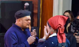 Xúc động màn cầu hôn muộn sau 10 năm của chàng trai dân tộc Tày