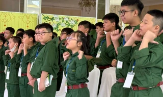 'Chiến sĩ nhí' buông thiết bị điện tử, rèn luyện trong môi trường quân ngũ