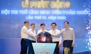 Các đại biểu khởi động Hội thi “Thủ lĩnh sinh viên” toàn quốc lần thứ IV năm 2022. Ảnh: Dương Triều