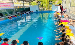 Đoàn viên, thanh niên đến từng nhà hỗ trợ thiếu nhi kỹ năng phòng, chống đuối nước