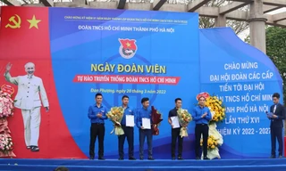 Trao quyết định thành lập ba tổ chức Đoàn, Hội tại các doanh nghiệp ngoài khu vực Nhà nước.