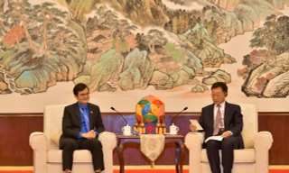 Bí thư thứ nhất T.Ư Đoàn Bùi Quang Huy chào xã giao lãnh đạo Khu tự trị Dân tộc Choang Quảng Tây, Trung Quốc