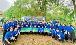 Chiến sĩ tình nguyện xây cầu, dựng nhà đọc sách cho người dân vùng núi