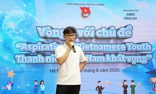 Cán bộ trẻ thi thuyết trình tiếng Anh về tương lai cho thế hệ vươn mình