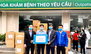 Thành Đoàn Hà Nội đã trao tặng 300 bộ quần áo bảo hộ, 500 khẩu trang N95, 20.000 quả trứng gà, 300 bịch khăn cồn sát khuẩn, 20 lít dung dịch rửa tay khô với tổng trị giá 134 triệu đồng tới Bệnh viện Bạch Mai.