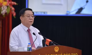 Ông Nguyễn Trọng Nghĩa, Bí thư T.Ư Đảng, Trưởng ban Tuyên giáo T.Ư phát biểu tại Hội nghị.