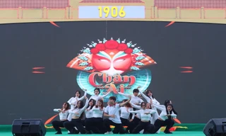 Sinh viên thi nhảy truyền thông điệp về ứng xử an toàn trên môi trường số