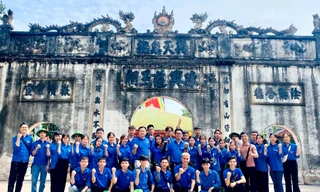 Bạn trẻ tuyên truyền phòng chống mê tín, dị đoan tại Lễ hội mùa Thu Côn Sơn – Kiếp Bạc