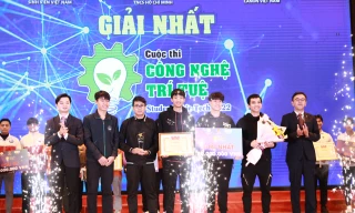 Sinh viên ĐH Bách khoa Hà Nội về Nhất cuộc thi Công nghệ trí tuệ 