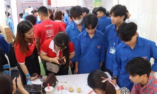 Hàng nghìn học sinh, sinh viên được tư vấn tuyển dụng, trải nghiệm nghề nghiệp tương lai