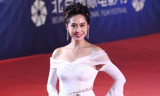 'Hoàng Dung' Chu Nhân bị chê mặc xấu tại Liên hoan phim