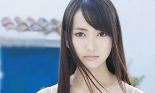 Tachibana Risa từng là thực tập sinh của nhóm nhạc AKB48. Với vẻ ngoài xinh đẹp, trong trẻo, Risa được kỳ vọng trở thành ngôi sao của nhóm. Tuy nhiên năm 2010, do không vượt qua kỳ thi tuyển, cô rời nhóm, sau đó không có hoạt động nào trong làng giải trí.