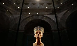 Tượng nữ hoàng Nefertiti được tìm thấy năm 1912. Ảnh: Corbis.
