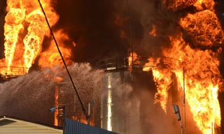 Vụ cháy vừa xảy ra tại cơ sở chứa dầu BRSM-Nafta ở gần Kiev, Ukraine.