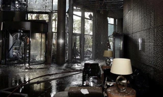 Hình ảnh tan hoang bên trong siêu khách sạn 63 tầng cháy rụi đêm giao thừa ở Dubai.