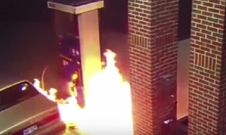 Suýt cháy cả trạm xăng vì dùng thuốc lá giết nhện