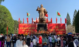 Hàng vạn người về dự Lễ hội Đống đa Tây Sơn