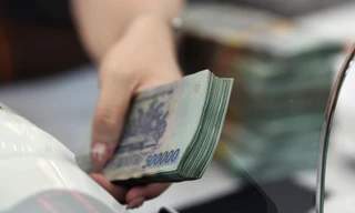 Cần làm gì để tránh trường hợp ra đến sân bay mới biết mình nợ thuế?