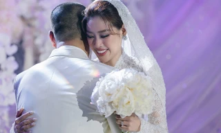 Khánh Vân và nhiếp ảnh gia Long Nguyễn khóc trong lễ cưới