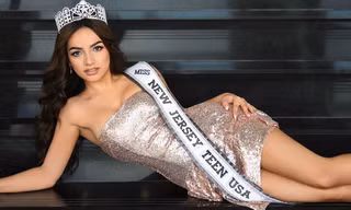 Hoa hậu tuổi teen Mỹ từ bỏ danh hiệu