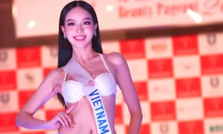 Thanh Thủy và dàn người đẹp diễn áo tắm ở bán kết Hoa hậu Quốc tế