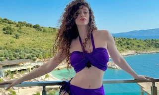 Nữ ca sĩ tóc xù sang Việt Nam thi Hoa hậu Trái Đất 