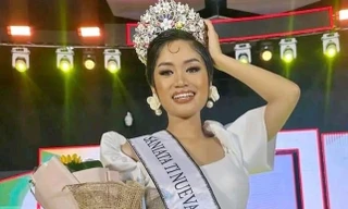 Khoảnh khắc thí sinh hoa hậu nhảy lên người nam ca sĩ gây tranh cãi 