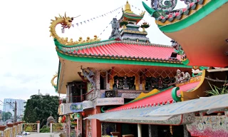 Chùa cổ ở TPHCM sở hữu nhiều kỷ lục, được trang trí bằng 30 tấn mảnh sành, sứ