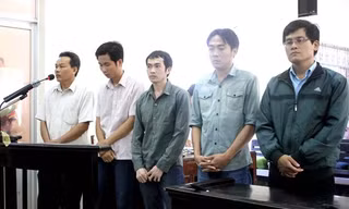 Các bị cáo tại phiên tòa xử vụ '5 công an đánh chết nghi phạm'.