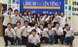 Sinh viên hưởng ứng nhiệt tình cuộc thi “Im lặng hay lên tiếng” vì một nền giáo dục sạch do CLB FACE tổ chức. Ảnh: Ngọc Minh