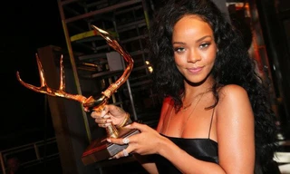 Tin vắn: Rihanna - người phụ nữ được khao khát nhất năm