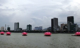 7 đóa sen trên sông Hàn .	ẢNH: NGUYỄN HUY