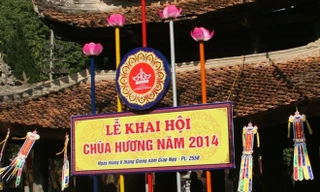 Dự kiến, mùa lễ hội năm nay, Chùa Hương sẽ thu hút 1,4 triệu lượt khách (tính từ mồng 2 Tết đến rằm tháng 3 âm lịch).Ảnh Infonet