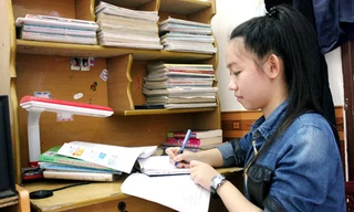 Mang bệnh tim trong người, gia cảnh khó khăn nhưng Hương cáng đáng hết việc nhà và học rất giỏi