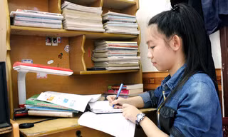 Mang bệnh tim trong người, gia cảnh khó khăn nhưng Hương cáng đáng hết việc nhà và học rất giỏi